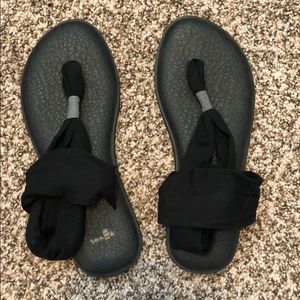 Black Sanuks